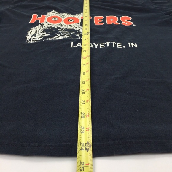 HOOTERS Black T-shirt Delightfully Tacky - Picture 5 of 8